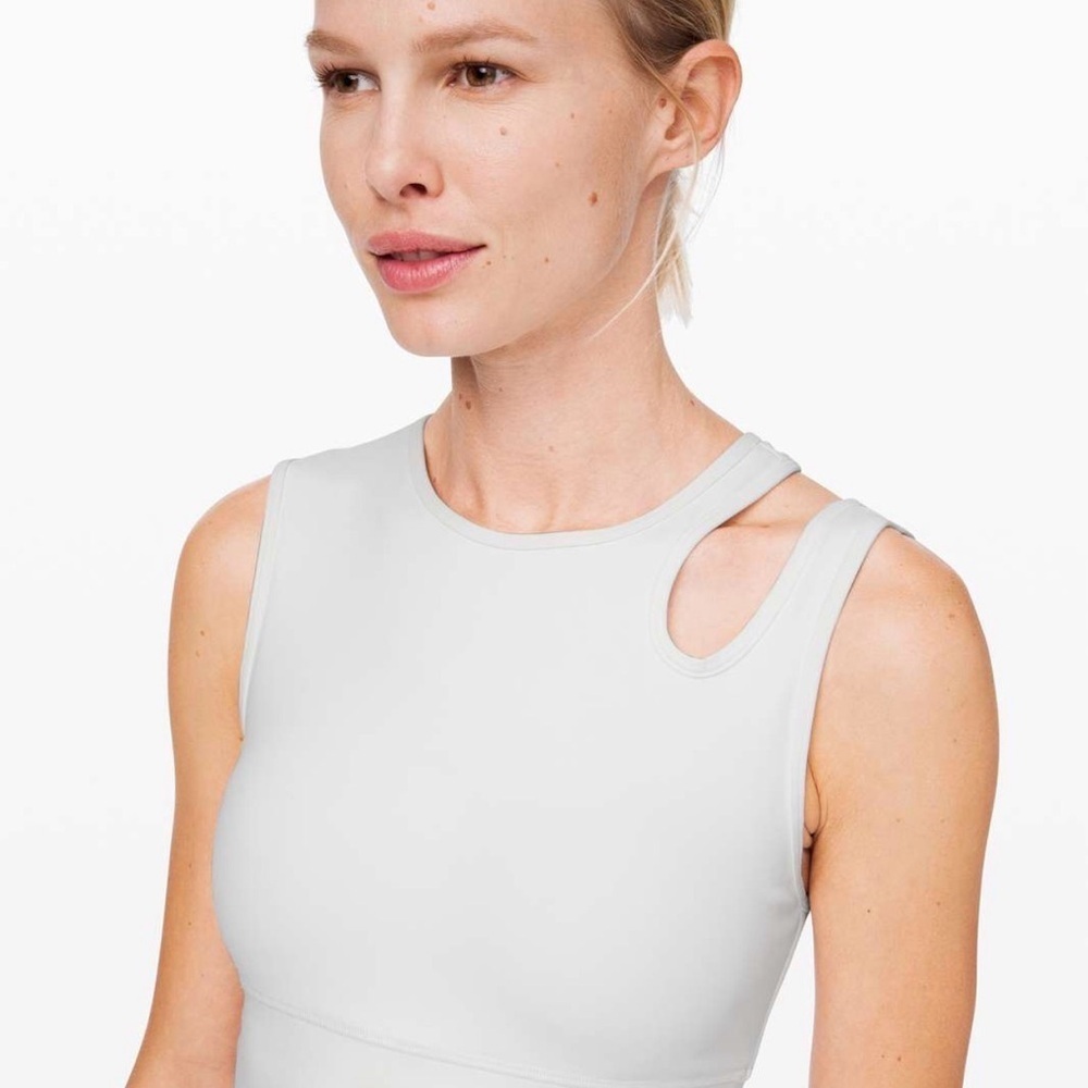 Lululemon Mastered Motion Cropped Tank Top Thermal White Size 4 Shoulder Cut Out